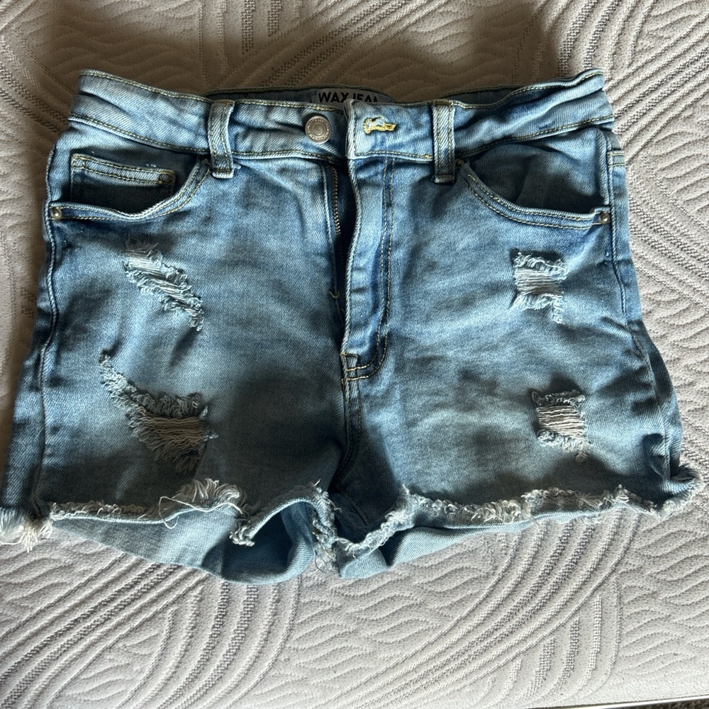 Light blue frayed shorts.